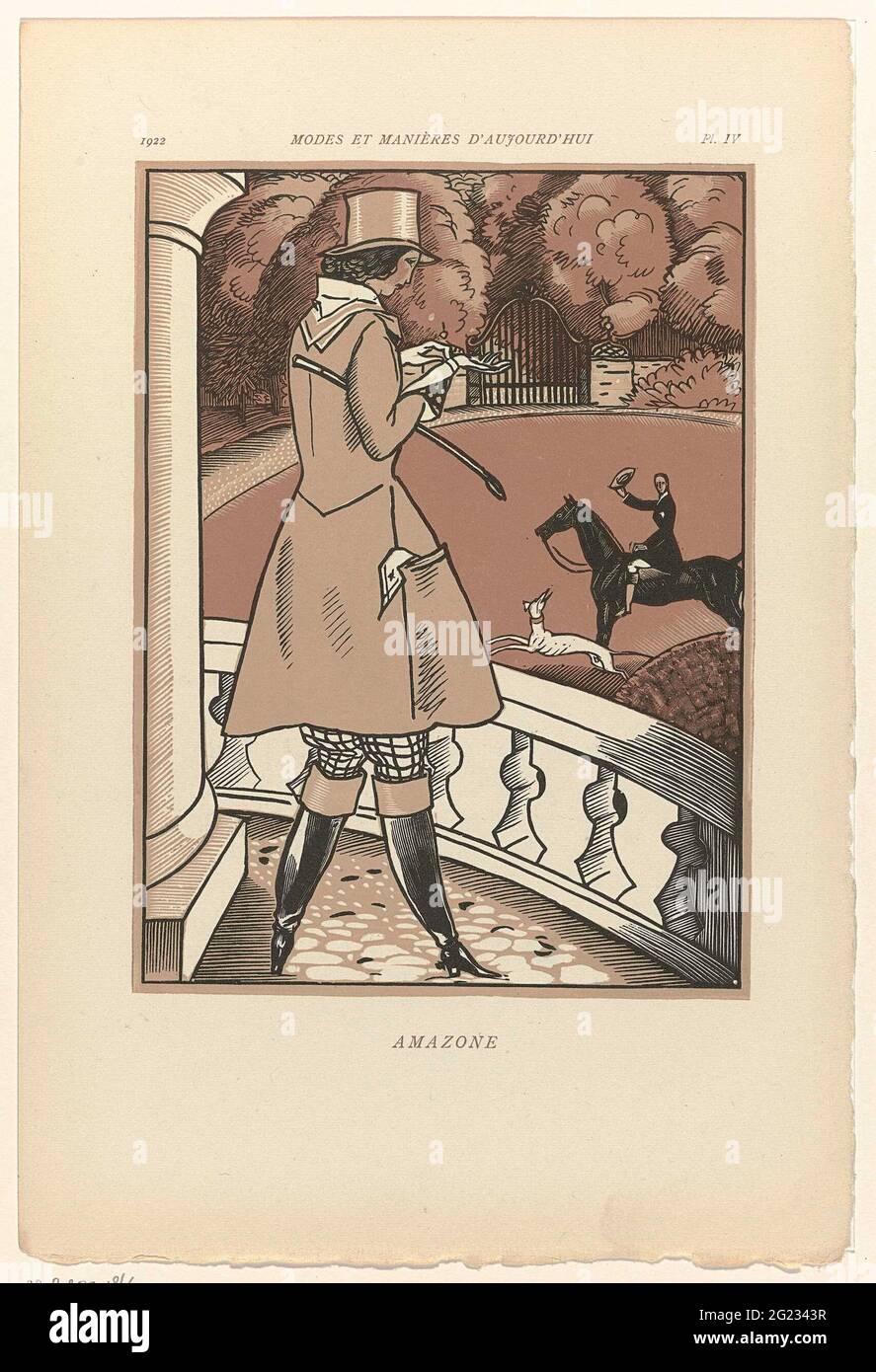 Modes et manières d'Aujourd'hui, 1922, pl. 4: Amazonas. Una mujer de pie  frente a una balaustrada, con un traje de amazon (Rijkosuum). Ella está  haciendo su guante. Látigo bajo el brazo. Hay