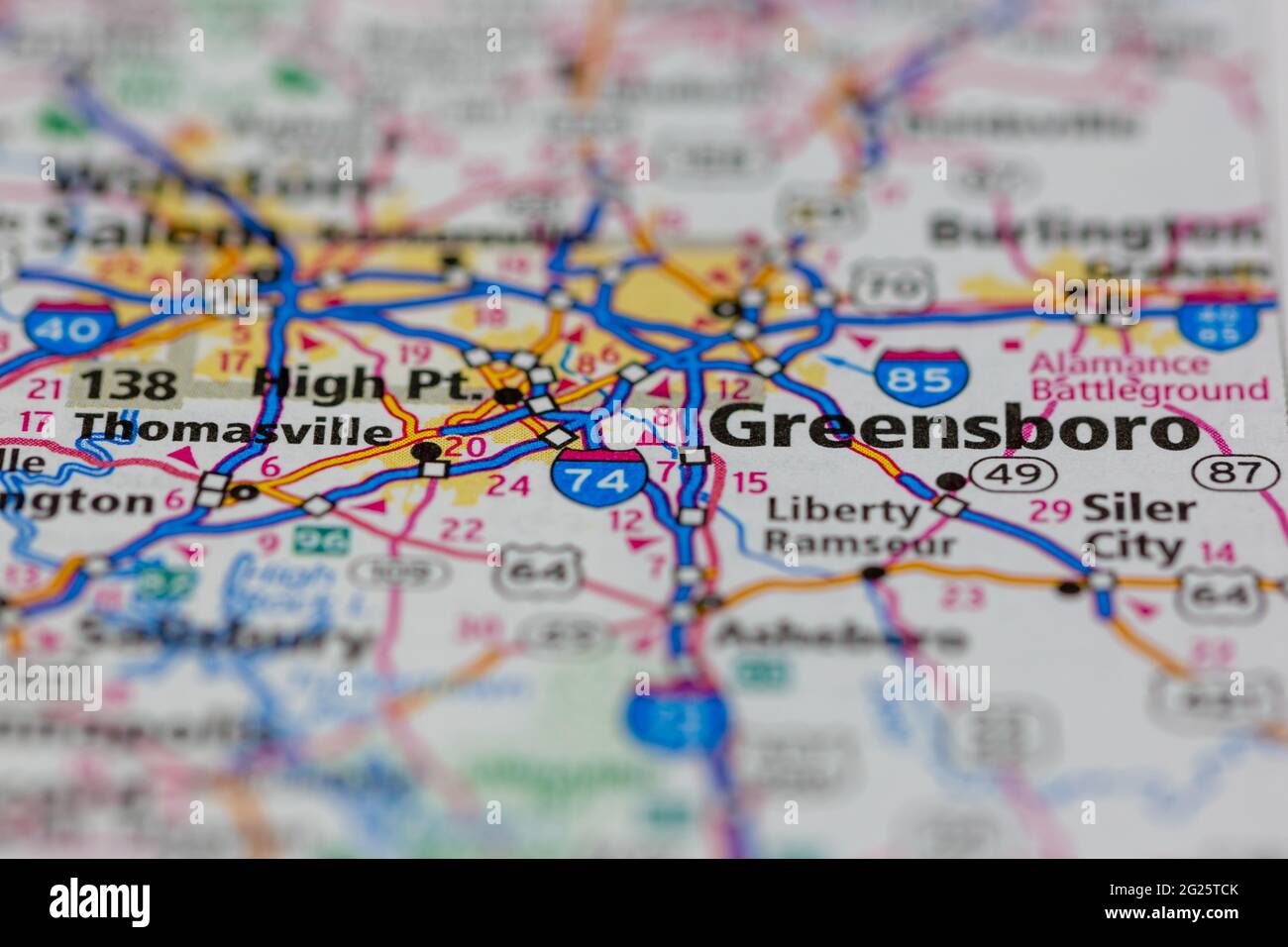 Greensboro North Carolina USA se muestra en un mapa de carreteras o en