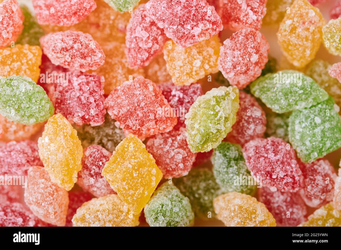 Color brillante azúcar caramelo fondo macro primer plano vista Foto de stock
