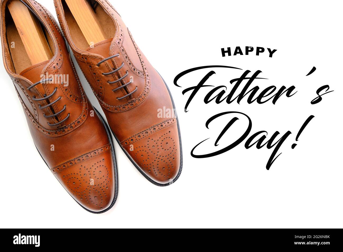 Zapatos de cuero marrón con saludo del día del padre Foto de stock