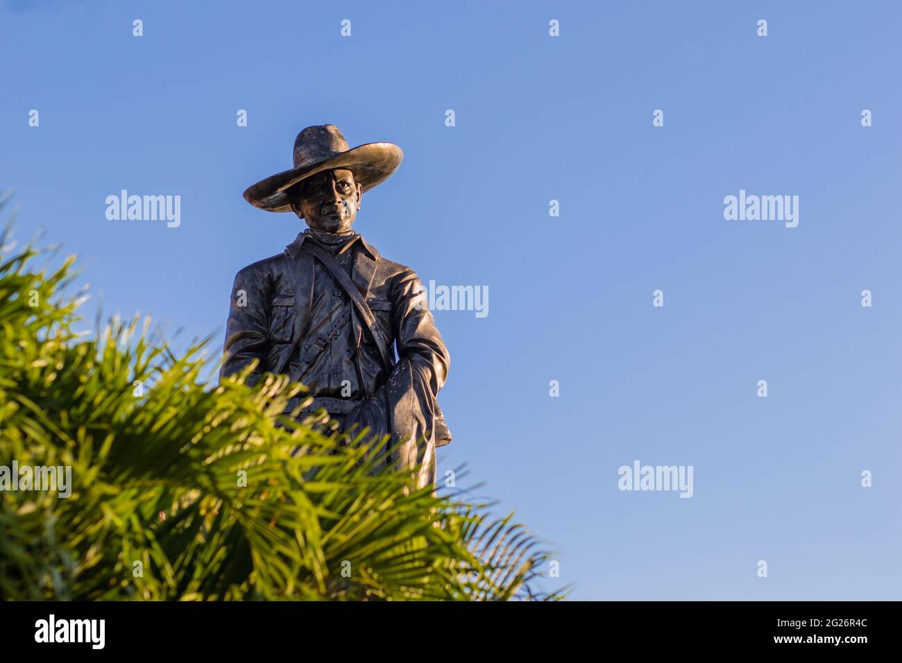 Estatua de la revolución Augusto César Sandino en casa de los pueblos Managua Nicaragua Foto de stock