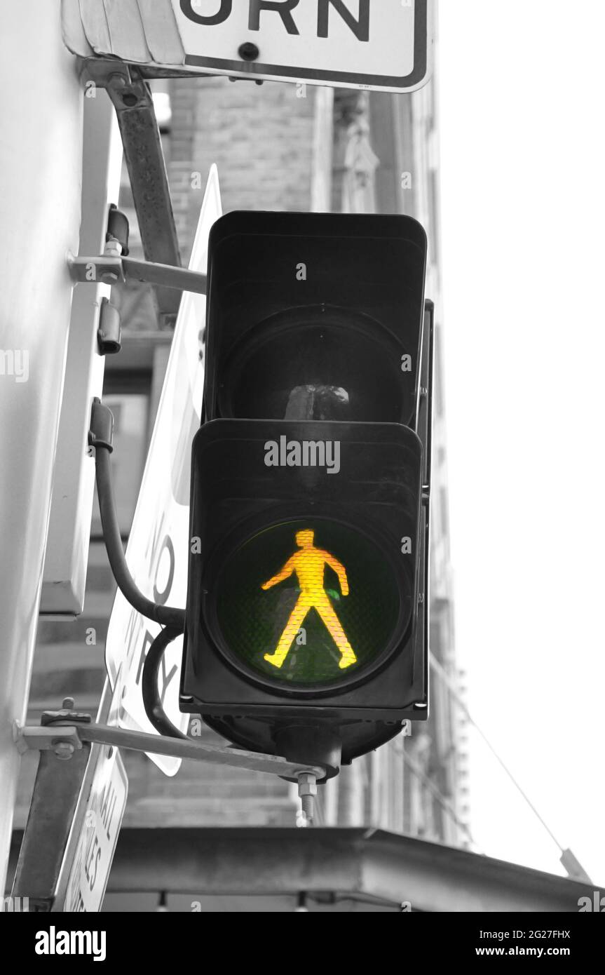 Semáforo de peatones - señal de cruce de carretera Foto de stock