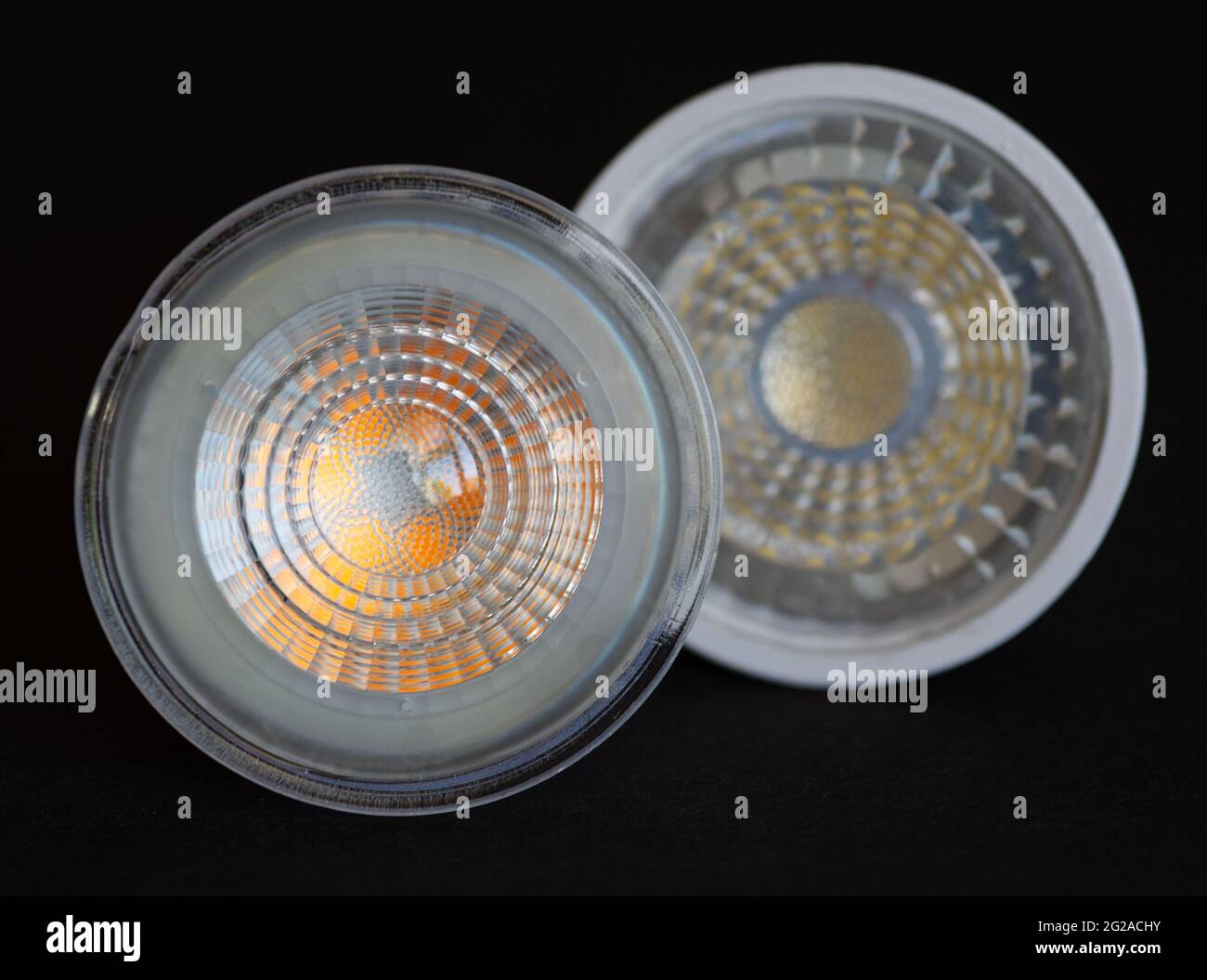 Una vista de los diferentes tipos de focos LED de bajo consumo, que se  encuentran a menudo en cocinas y baños. Las ventas de bombillas halógenas  estarán prohibidas a partir de septiembre,