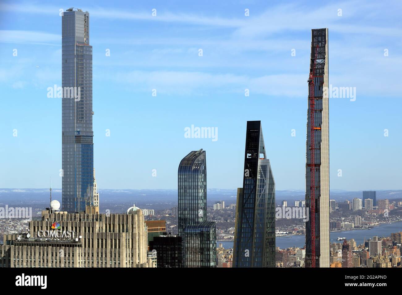 Vista aérea de los rascacielos residenciales superaltos a lo largo de Billionaire's Row en Manhattan, Nueva York, NY, EE.UU. Foto de stock