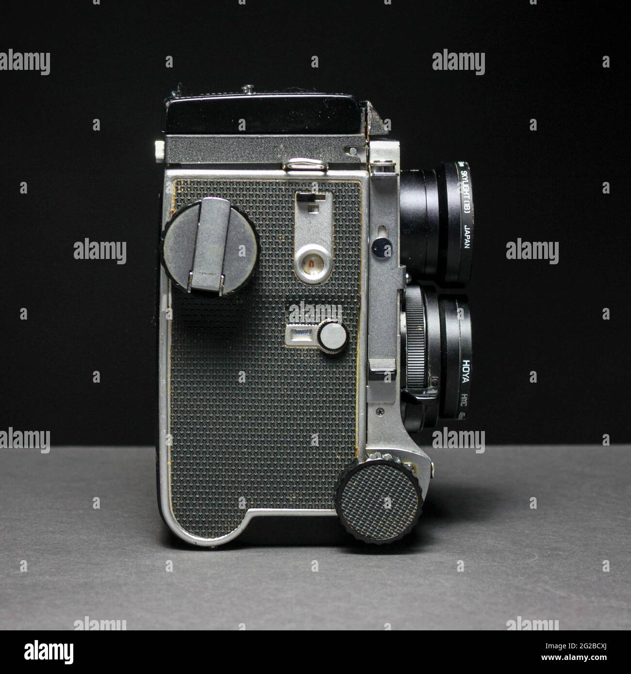 Mamiya C220 cámara de película de formato medio réflex de doble lente. Foto de stock