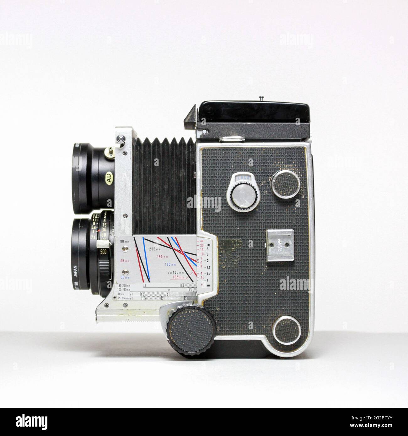 Mamiya C220 cámara de película de formato medio réflex de doble lente. Foto de stock