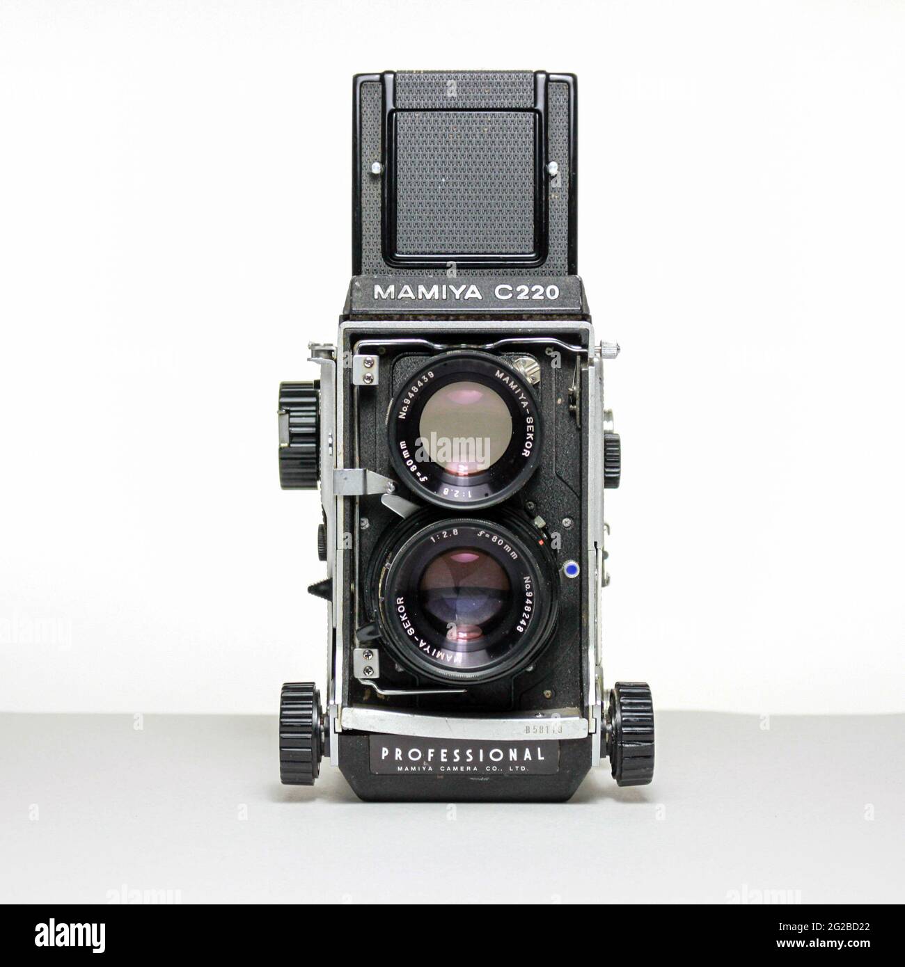 Mamiya C220 cámara de película de formato medio réflex de doble lente. Foto de stock