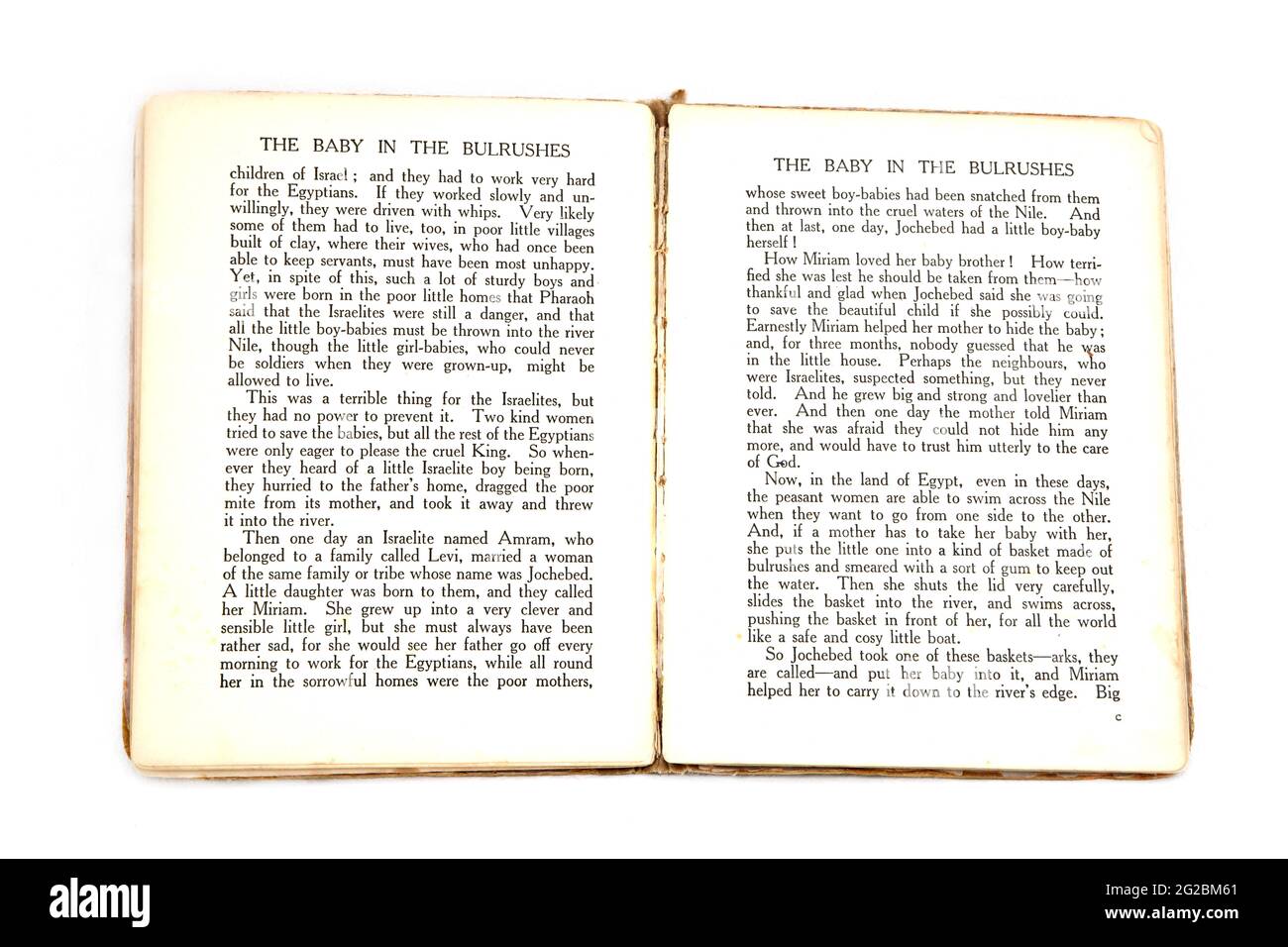 Cuentos Bíblicos Vintage de 1940 para Niños Libro 'El bebé en los abulruños' Historia del bebé Moisés Foto de stock
