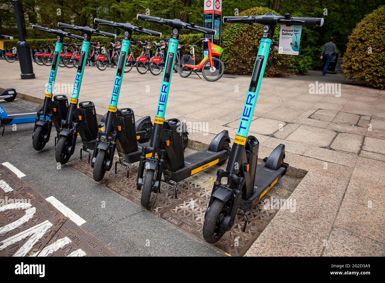 Alquiler de E-Scooters en Canary Wharf Scheme Dot Lime Foto de stock