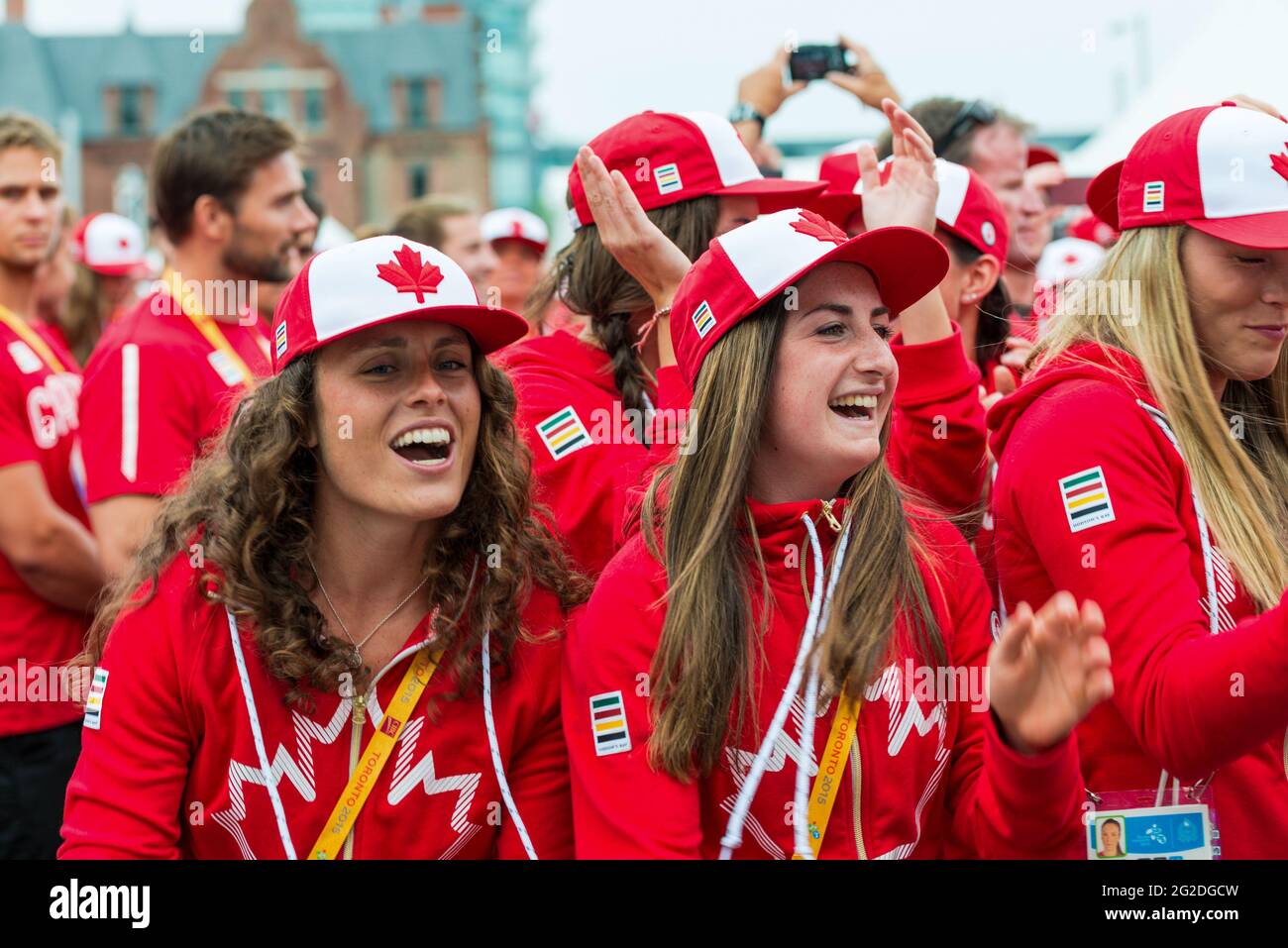 La delegación canadiense llegó al Panam 2015 Athlete's Village en Toronto, donde se celebrarán los juegos multideportivos el 10,2015 de julio Foto de stock