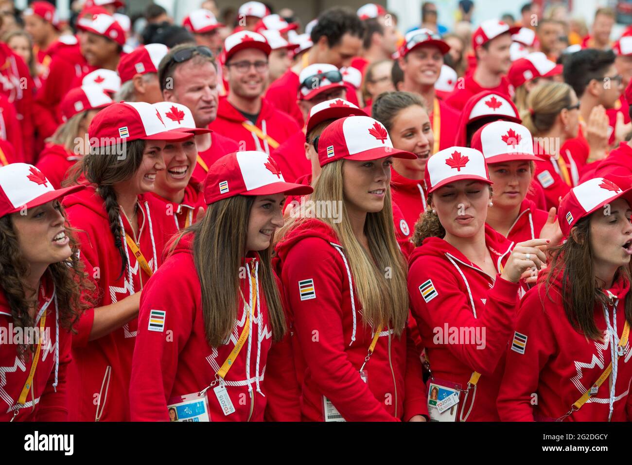 La delegación canadiense llegó al Panam 2015 Athlete's Village en Toronto, donde se celebrarán los juegos multideportivos el 10,2015 de julio Foto de stock