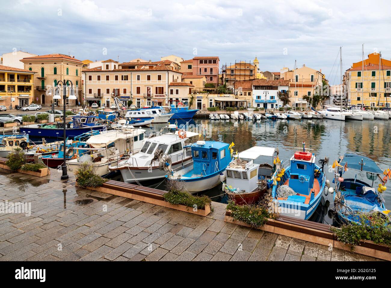 La Maddalena, vista panorámica de la ciudad y el puerto, la Isla de la  Maddalena, Archipiélago de la Maddalena, Cerdeña, Italia Fotografía de  stock - Alamy