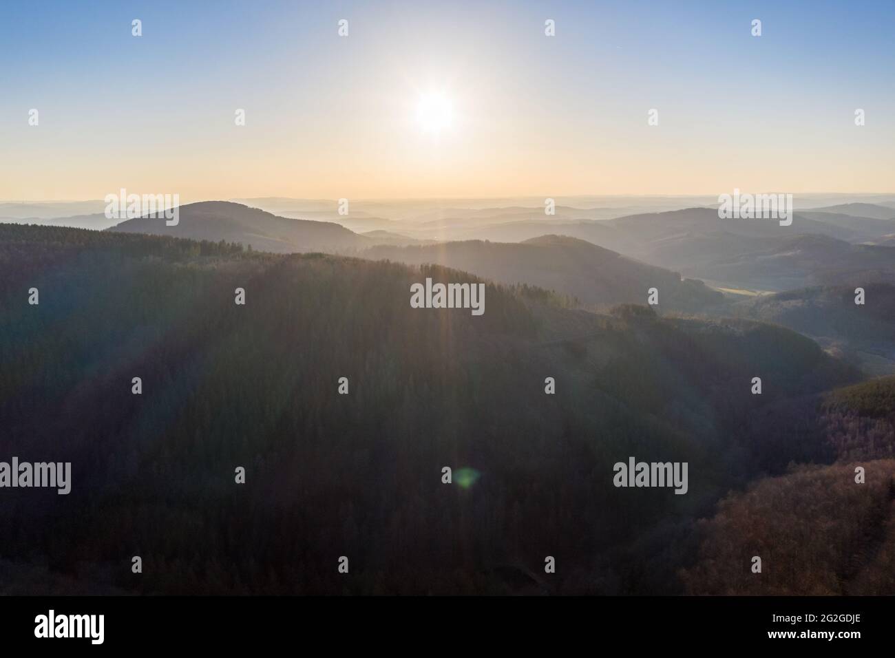 la cordillera de rothaargebirge en alemania en invierno Foto de stock