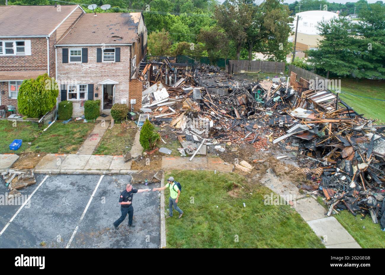 Eagleville, Pennsylvania, Estados Unidos. 11th de junio de 2021. Tres casas  fueron destruidas después de una explosión el jueves después de que un  residente tirara de un arma contra un oficial encargado