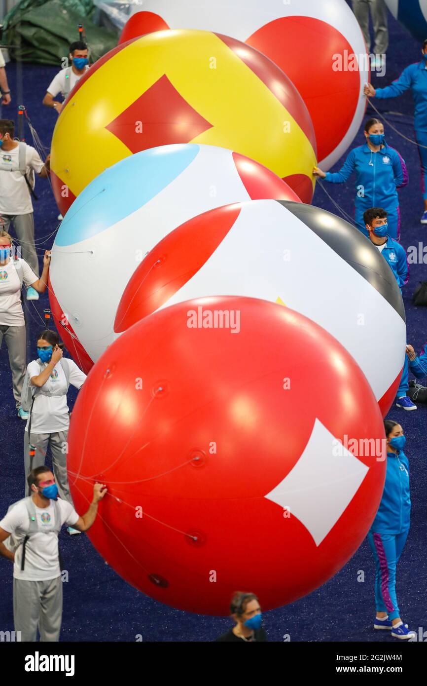 Giant balloons fotografías e imágenes de alta resolución - Alamy