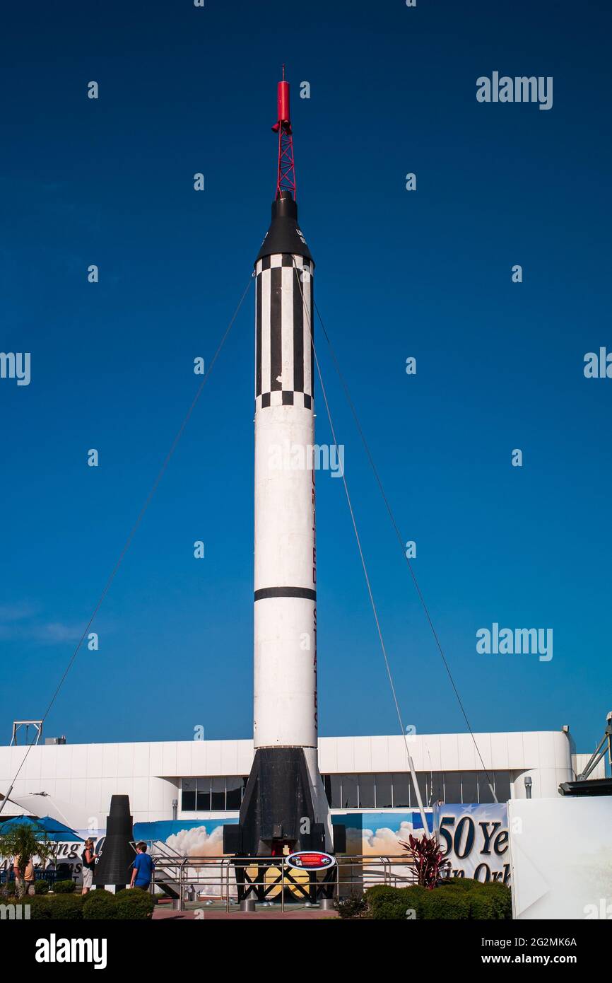 Cabo Cañaveral, Florida, Estados Unidos - Julio 21 2012: Cohete Mercury Redstone de la NASA en el Rocket Garden del Centro Espacial Kennedy Foto de stock