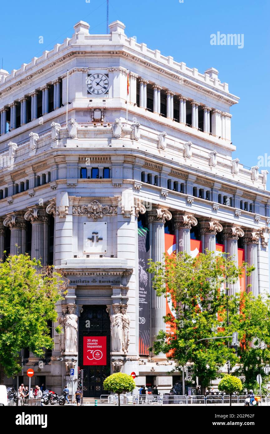 Edificio Instituto Cervantes. Edificio de Las Cariátides, Edificio Caryatid, es un edificio de la capital española de Madrid construido por el arquitecto español Foto de stock