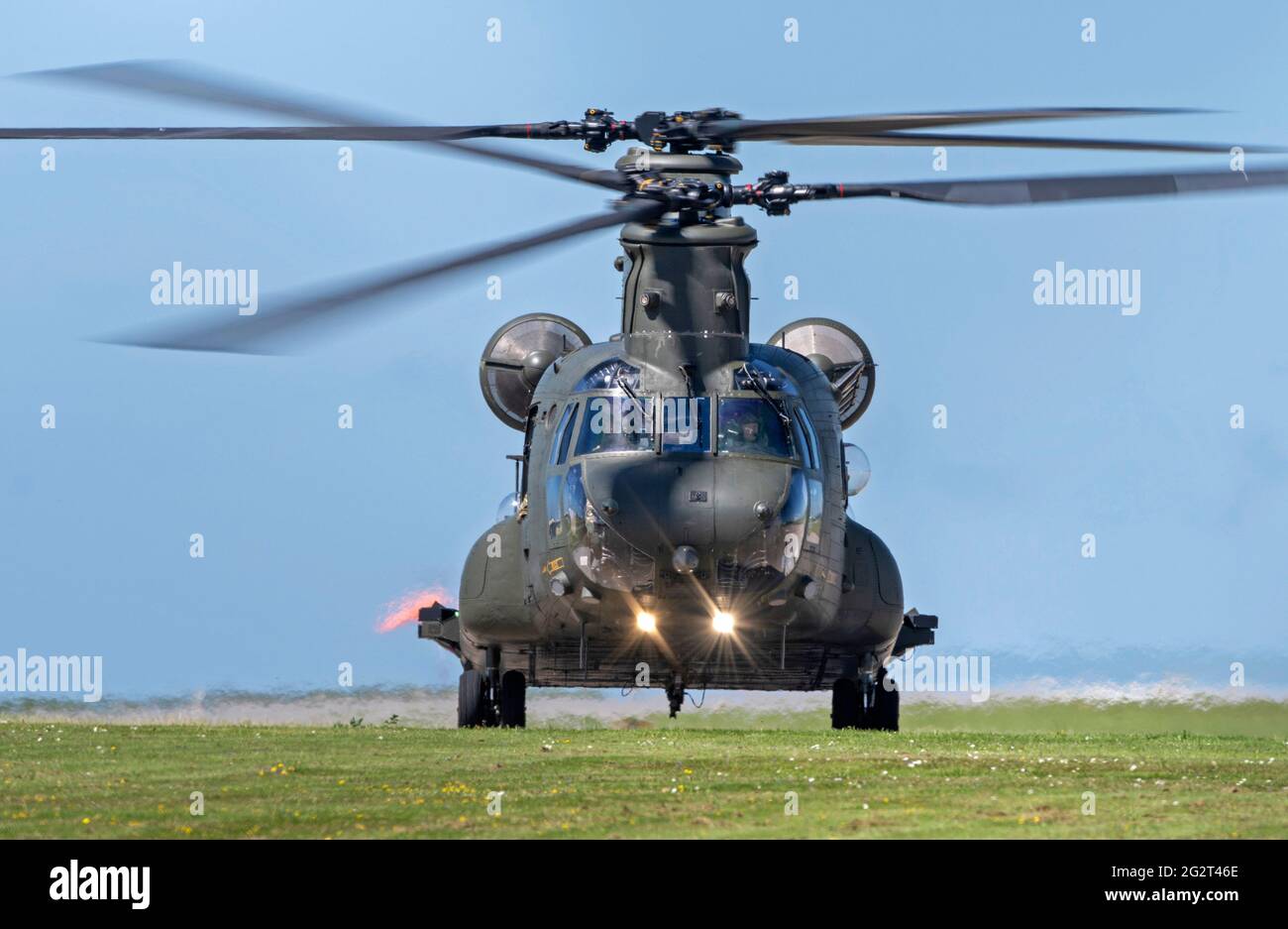 RNAS Culdrose, Helston, Cornwall, Reino Unido. 12th de junio de 2021. RAF Chinook en RNAS Culdrose en apoyo de la Cumbre de G7 Crédito: Bob Sharples/Alamy Live News Foto de stock