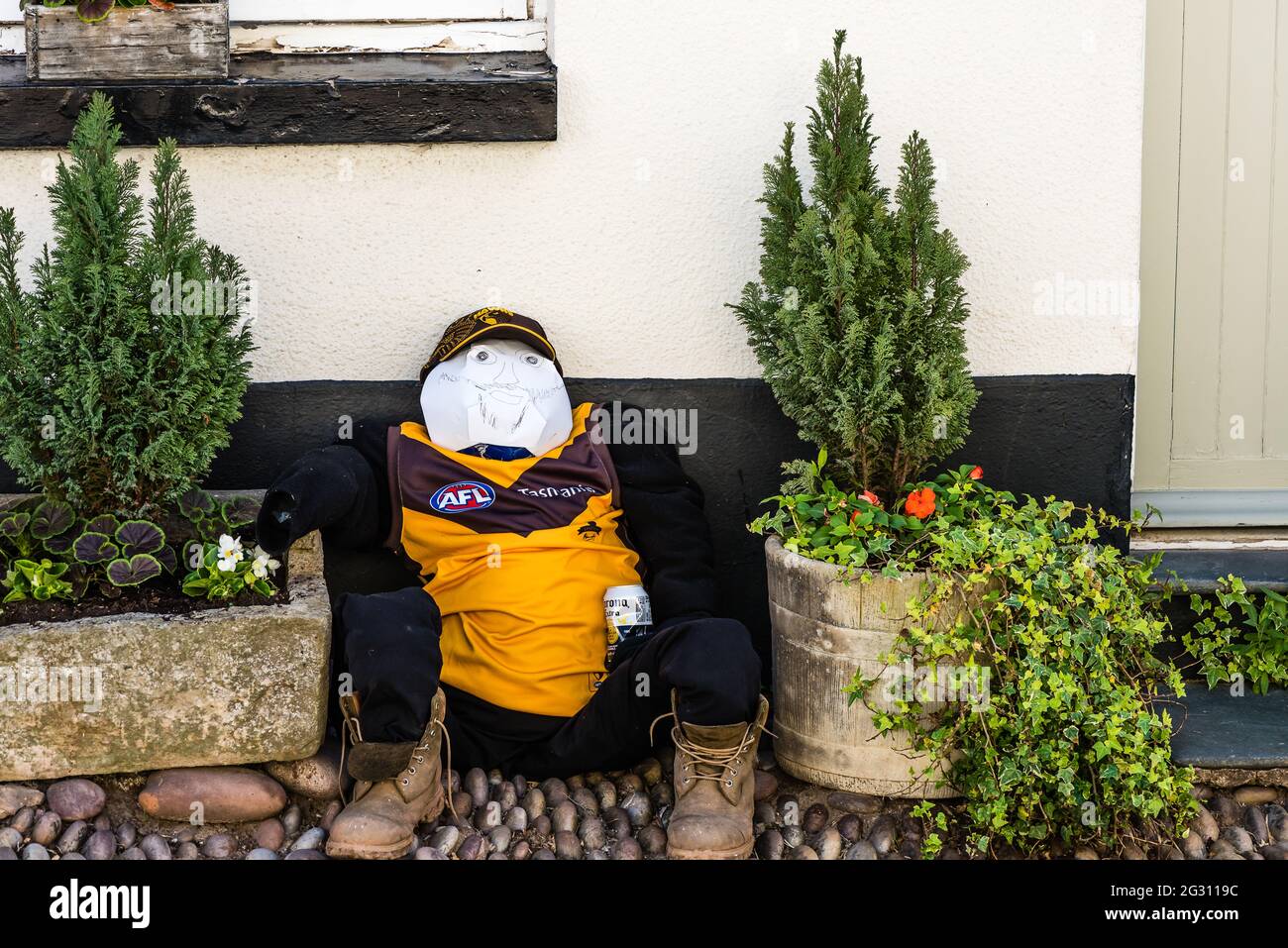 East Budleigh Espantapájaros Festival en ayuda de la Iglesia de Todos Los Santos. Foto de stock