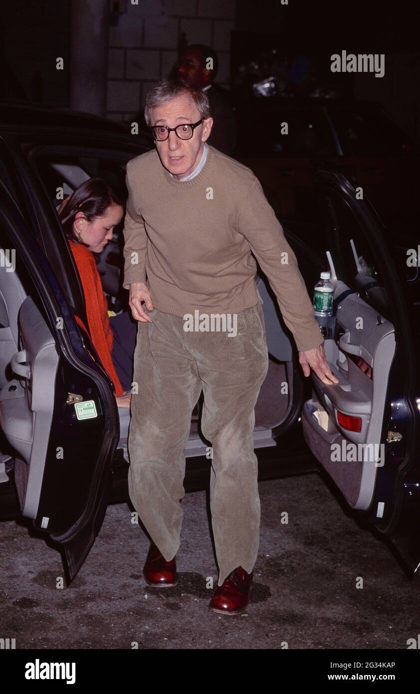 Woody Allen y su esposa SoonYi Previn asisten a la primera fiesta