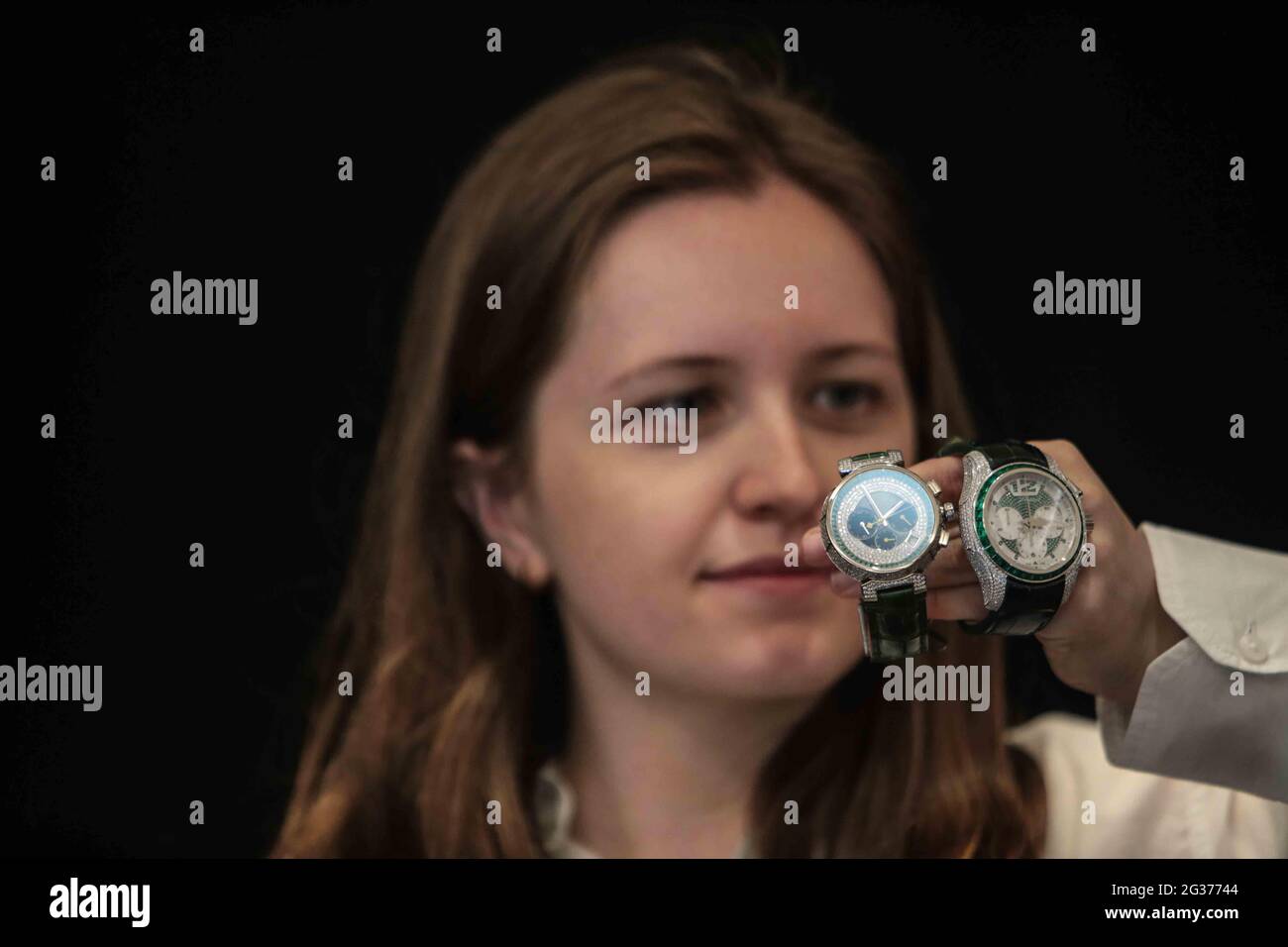 Reloj louis vuitton fotografías e imágenes de alta resolución - Alamy