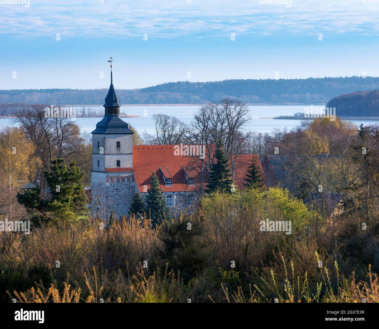 Iglesia de la aldea de San Petri Schmollensee, Benz, de la isla de Usedom, Mecklemburgo-Pomerania Occidental, Alemania Foto de stock