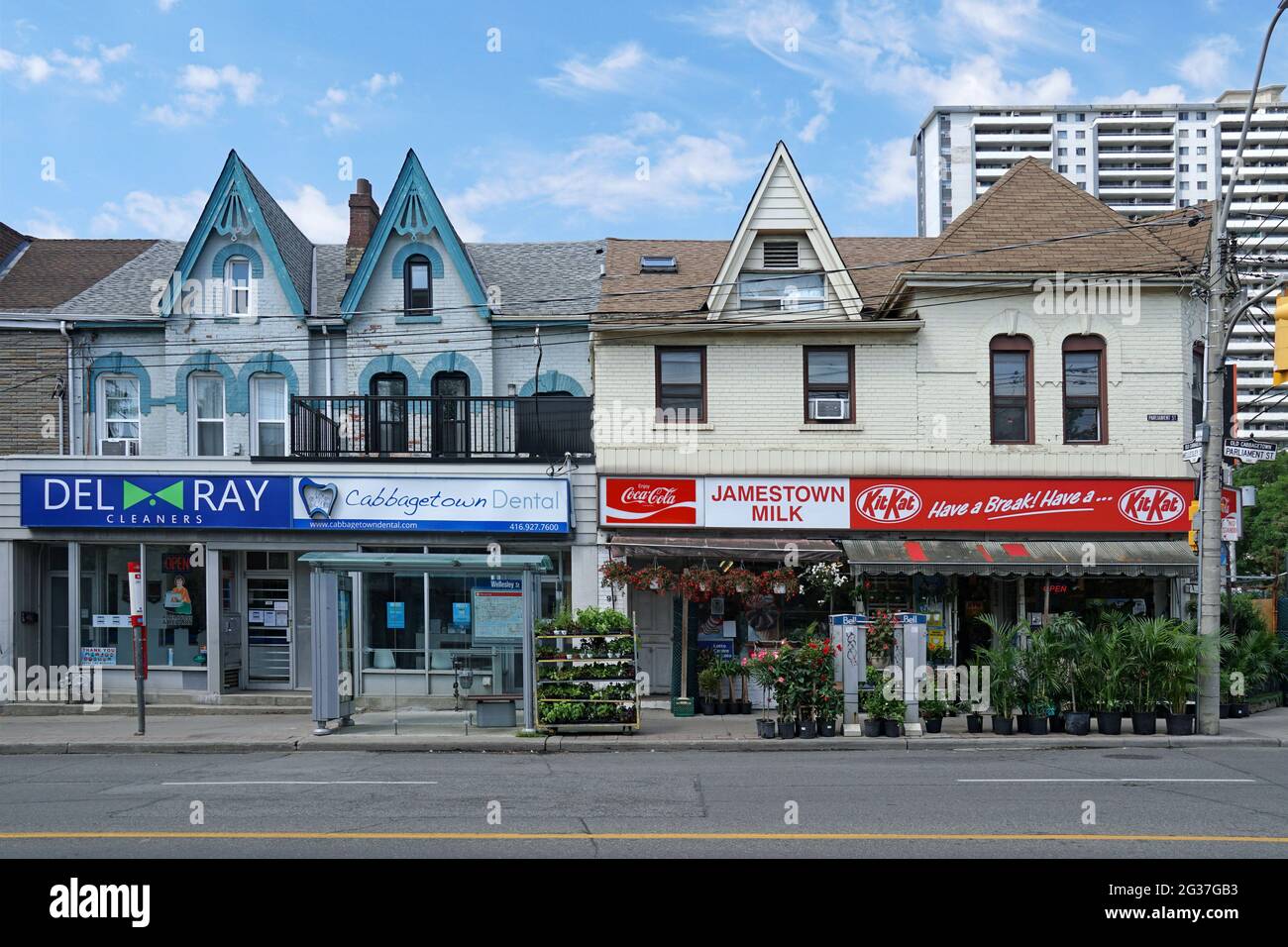 Barrio de compras con pequeñas empresas independientes, Cabbagetown distrito de Toronto Foto de stock