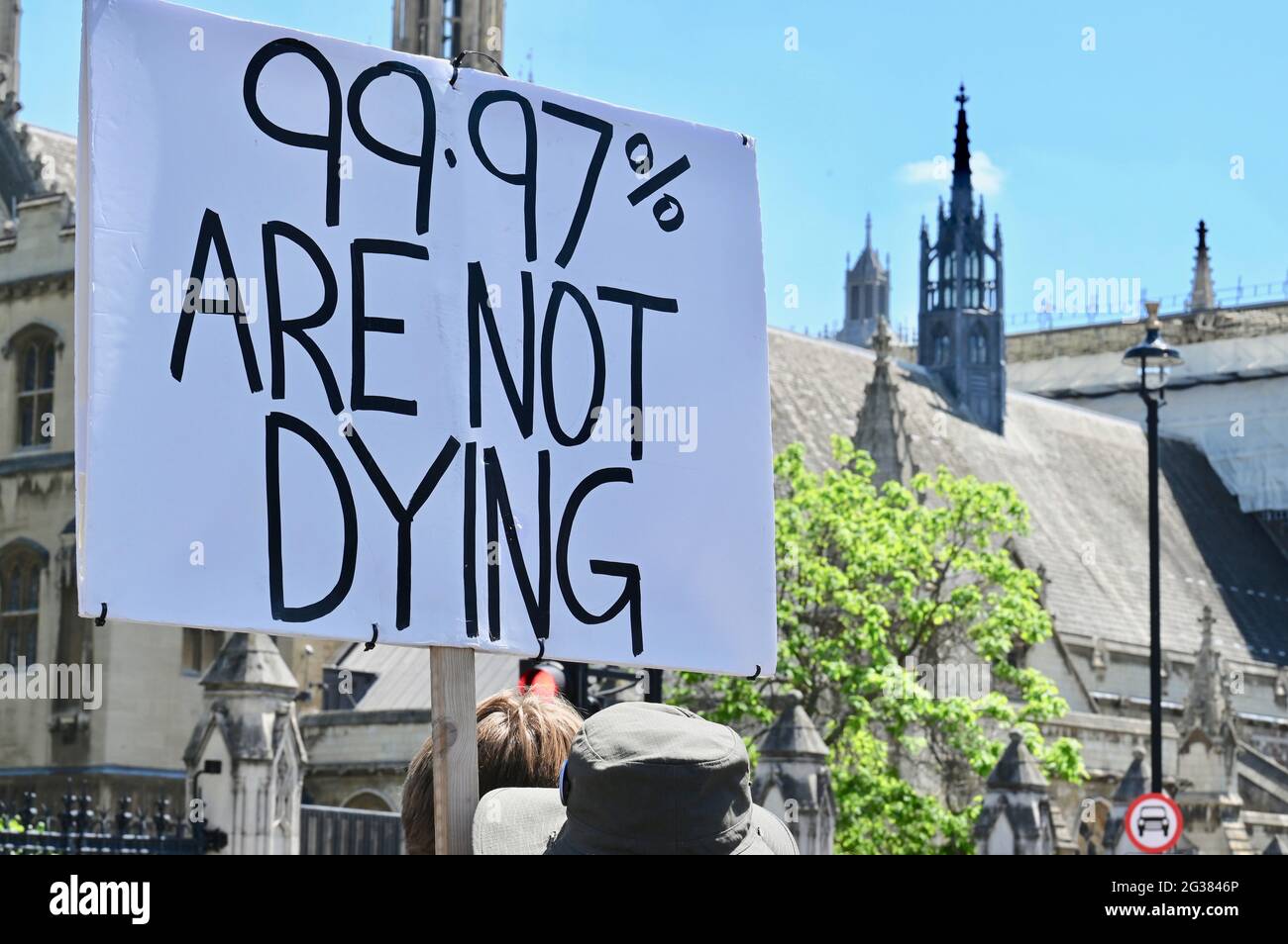 Londres, Reino Unido. Demostración de Anti Lockdown y Anti VAX. El gobierno anunció que el levantamiento adicional de las restricciones de cierre de COVID-19 se retrasaría desde el 21st de junio hasta julio de 19th 2021 como muy pronto. Plaza del Parlamento, Westminster. Crédito: michael melia/Alamy Live News Foto de stock