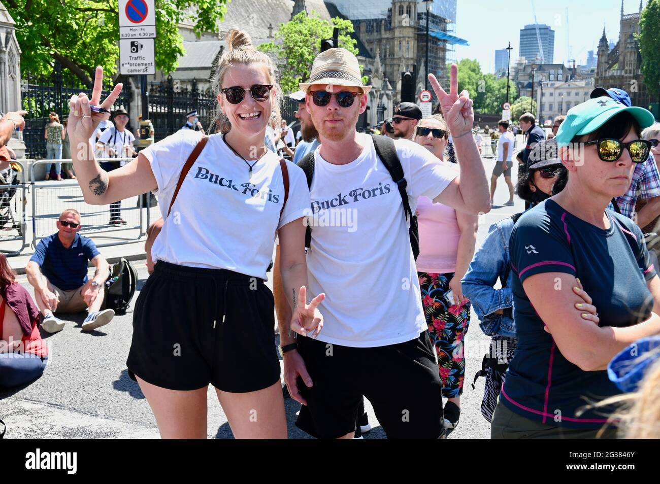 Londres, Reino Unido. Demostración de Anti Lockdown y Anti VAX. El gobierno anunció que el levantamiento adicional de las restricciones de cierre de COVID-19 se retrasaría desde el 21st de junio hasta julio de 19th 2021 como muy pronto. Plaza del Parlamento, Westminster. Crédito: michael melia/Alamy Live News Foto de stock