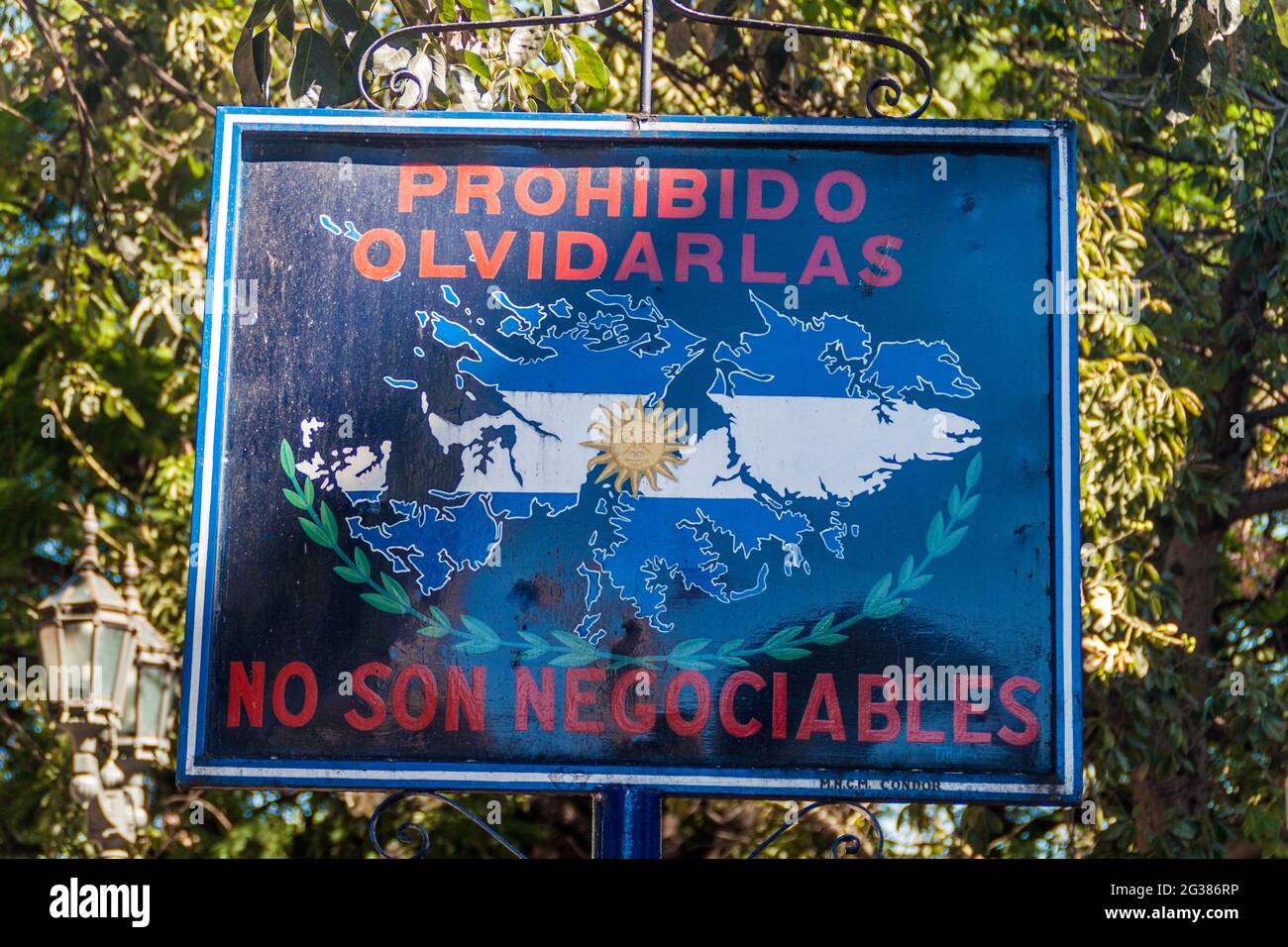Signo Político en los estados de Córdoba: Está prohibido olvidar que las  Islas Malvinas pertenecen a Argentina Fotografía de stock - Alamy