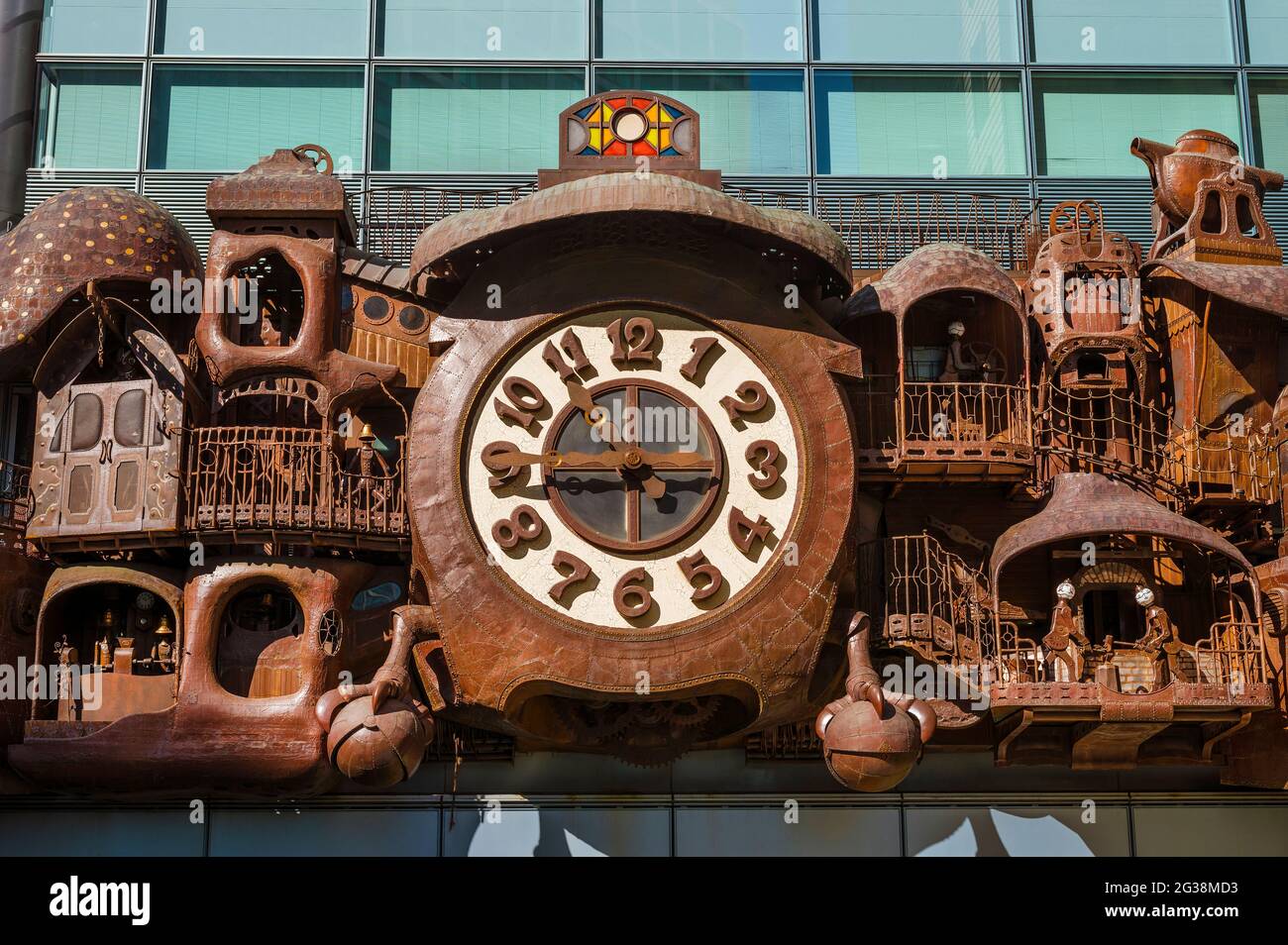 Mal uso periodista En detalle El reloj Ghibli en el distrito de Shimbashi, diseñado por el famoso director japonés de anime Hayao Miyazaki Fotografía de stock - Alamy Mal uso periodista En detalle El reloj Ghibli en el distrito de Shimbashi, diseñado por el famoso director japonés de anime Hayao Miyazaki Fotografía de stock - Alamy