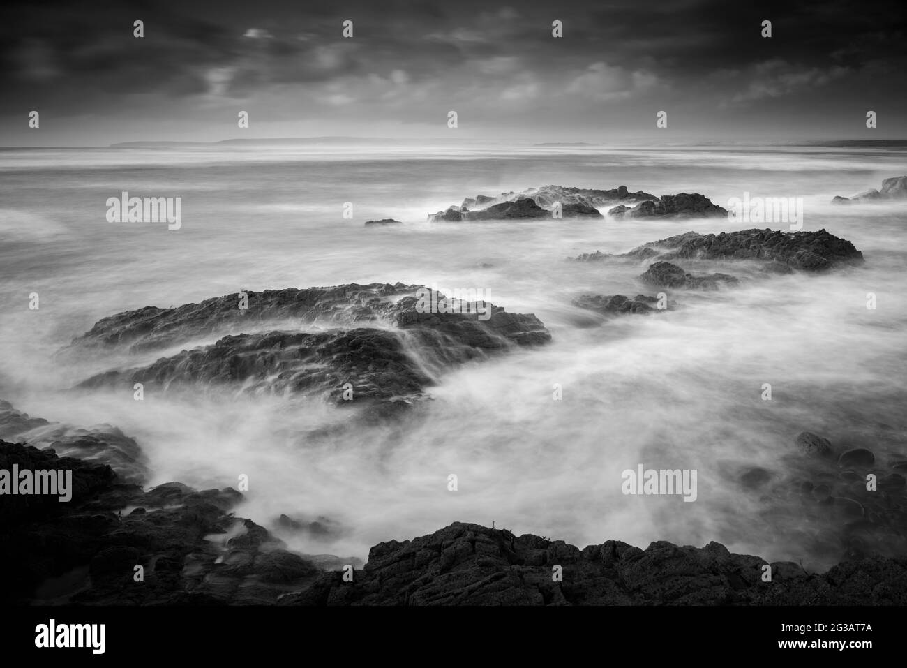 La costa rocosa en Westward Ho! En el paisaje nacional de la costa norte de Devon, Inglaterra. Foto de stock