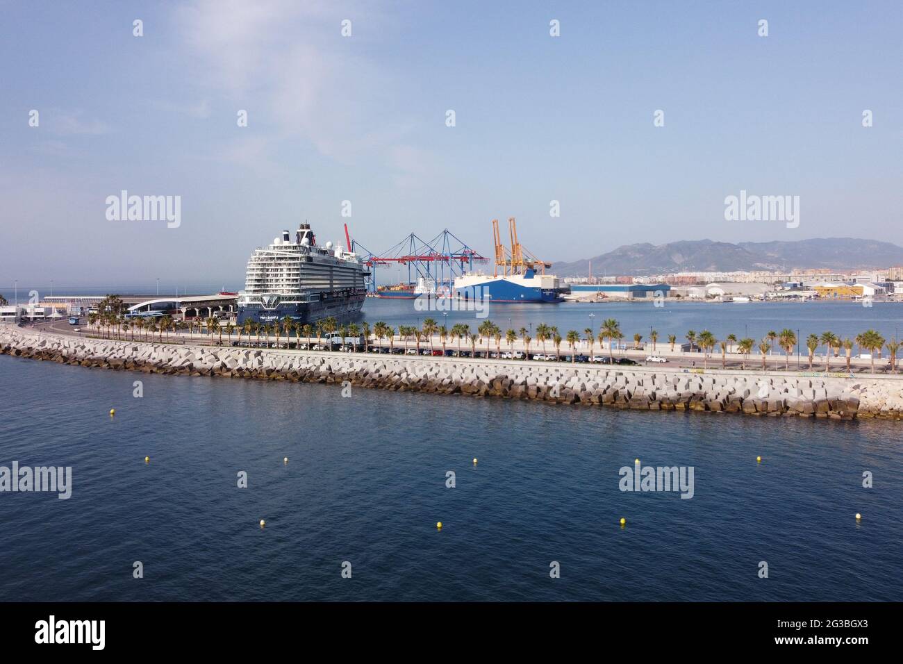 Málaga, España. 15th de junio de 2021. Vista del crucero Mein Schiff 2 en  el puerto de cruceros de Málaga.Mein Schiff 2 es el primer crucero  internacional que ha atracado en la