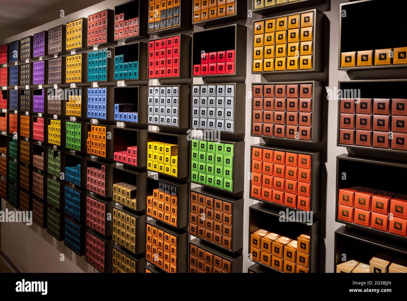 Swiss high-end y líder mundial en la marca de cápsulas de café, Nespresso,  tienda vista en Hong Kong Fotografía de stock - Alamy