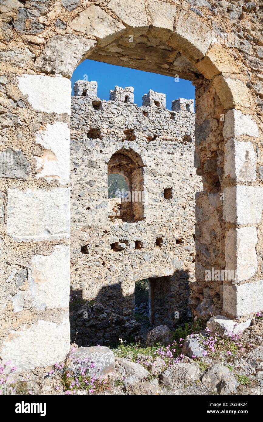 El interior del castillo de Tsikosova cerca de la aldea de Haravgi en Messinia de Grecia Foto de stock