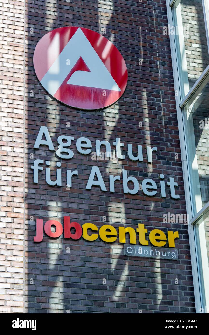 06/13/2021 Agencia de empleo y centro de empleo en Oldenburg, Baja Sajonia. Foto de stock