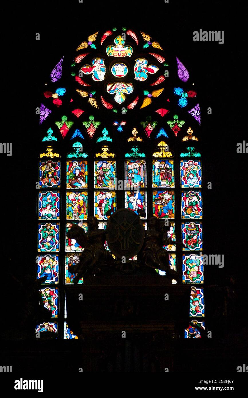 Vidrieras en la iglesia de San MaryÂ en Cracovia Foto de stock