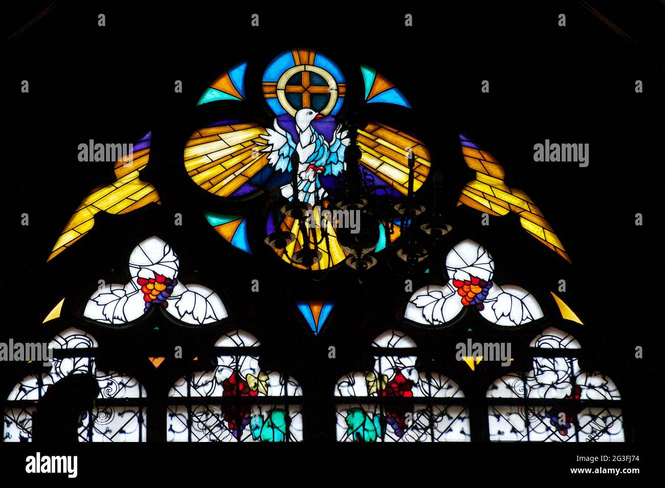 Vidrieras en la iglesia de San MaryÂ en Cracovia Foto de stock