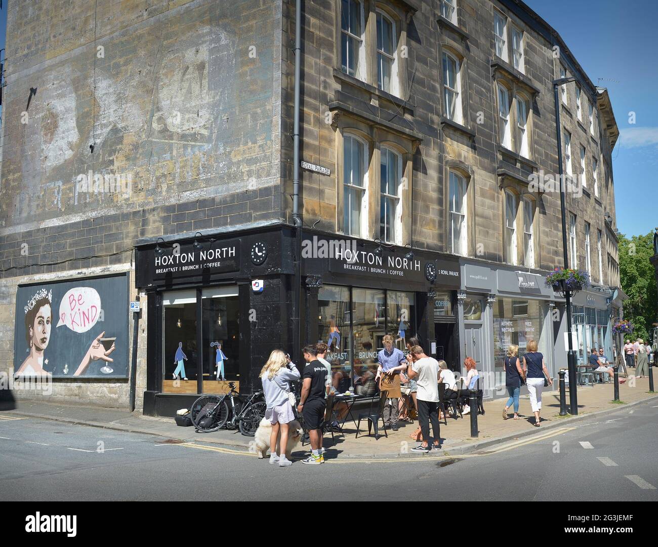 La socialización al aire libre Harrogate Yorkshire Inglaterra Reino Unido Foto de stock