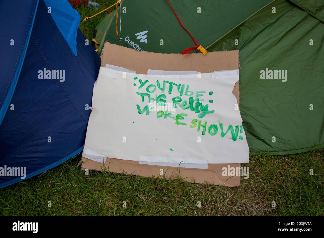 Señalización en un campamento de manifestantes Freedom en Shepherd's Bush Green, Londres, Reino Unido. Junio 2021 Foto de stock