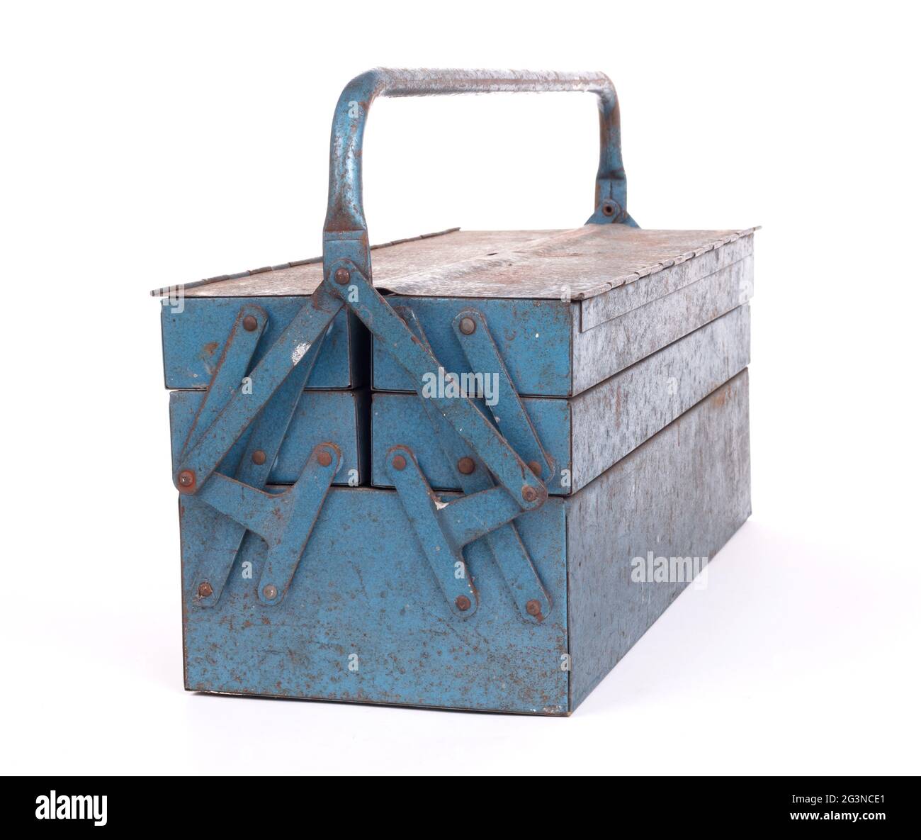 Antigua caja de herramientas metálica Fotografía de stock - Alamy