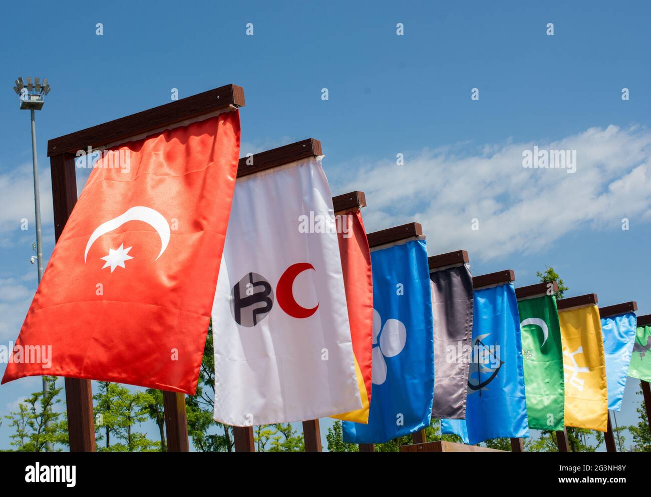 Banderas de 16 grandes imperios turcos Foto de stock