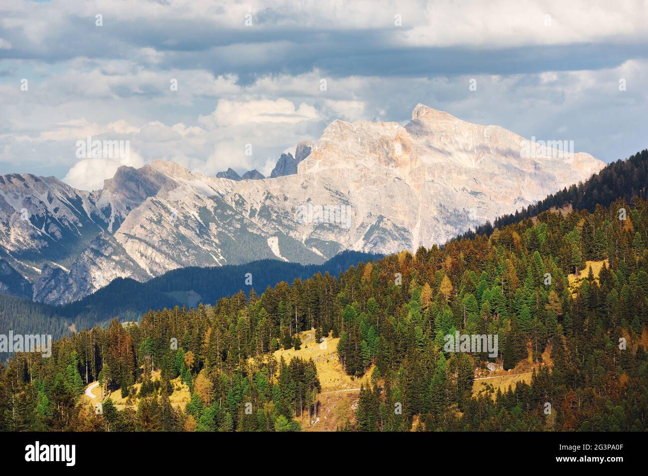 Montañas Dolomitas en el norte de Italia, Trentino, Alp. Fondo de la naturaleza Foto de stock