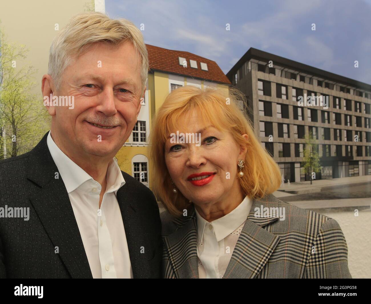 Dr. Karl Gerhold Socio gerente de GETEC ENERGIE HOLDING GmbH con esposa heidelinde Foto de stock