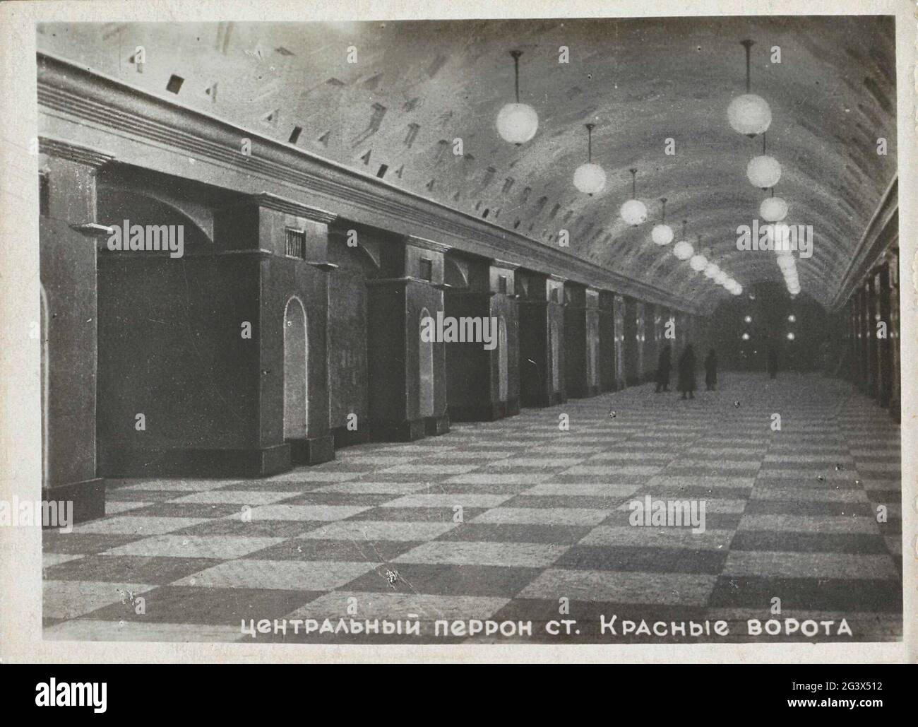 Plataforma central de la estación de metro de Rodepoort; estación central de Perron Rodepoort