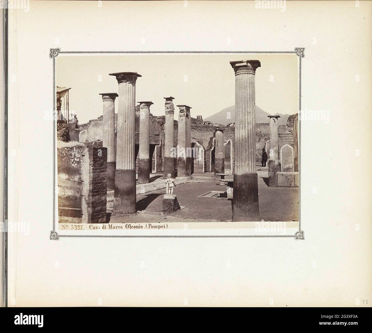 Restos de la Casa di Marco Olconio en Pompeya; Casa di Marco Olconio. (Pompeya). Parte del álbum de fotos con grabaciones de excavaciones en Pompei de Giorgio Sommer. Foto de stock