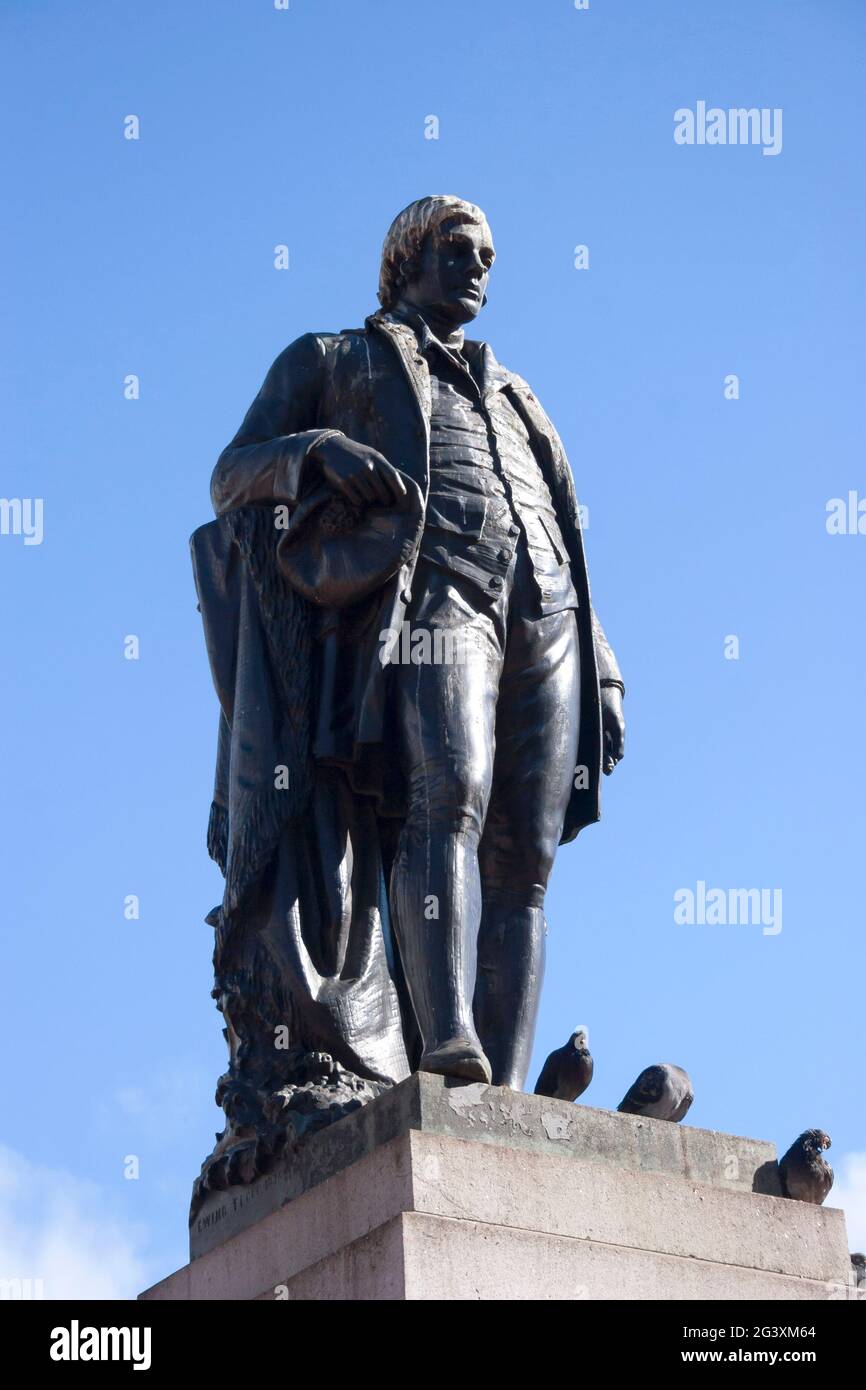 Estatua de Robert Burns, bardo nacional de Escocia, George, Square, Glasgow, Escocia Foto de stock
