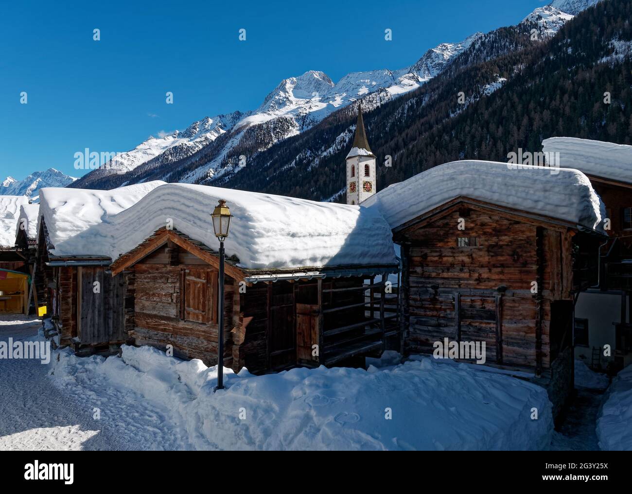 Clima de ensueño en Kippel im Lötschental, Valais (Suiza). Foto de stock