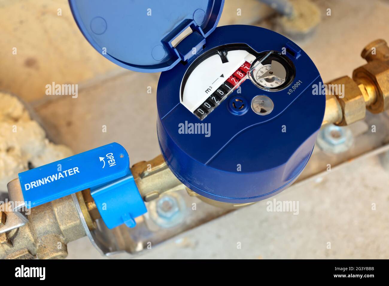 Medidor de agua del grifo fotografías e imágenes de alta resolución - Alamy