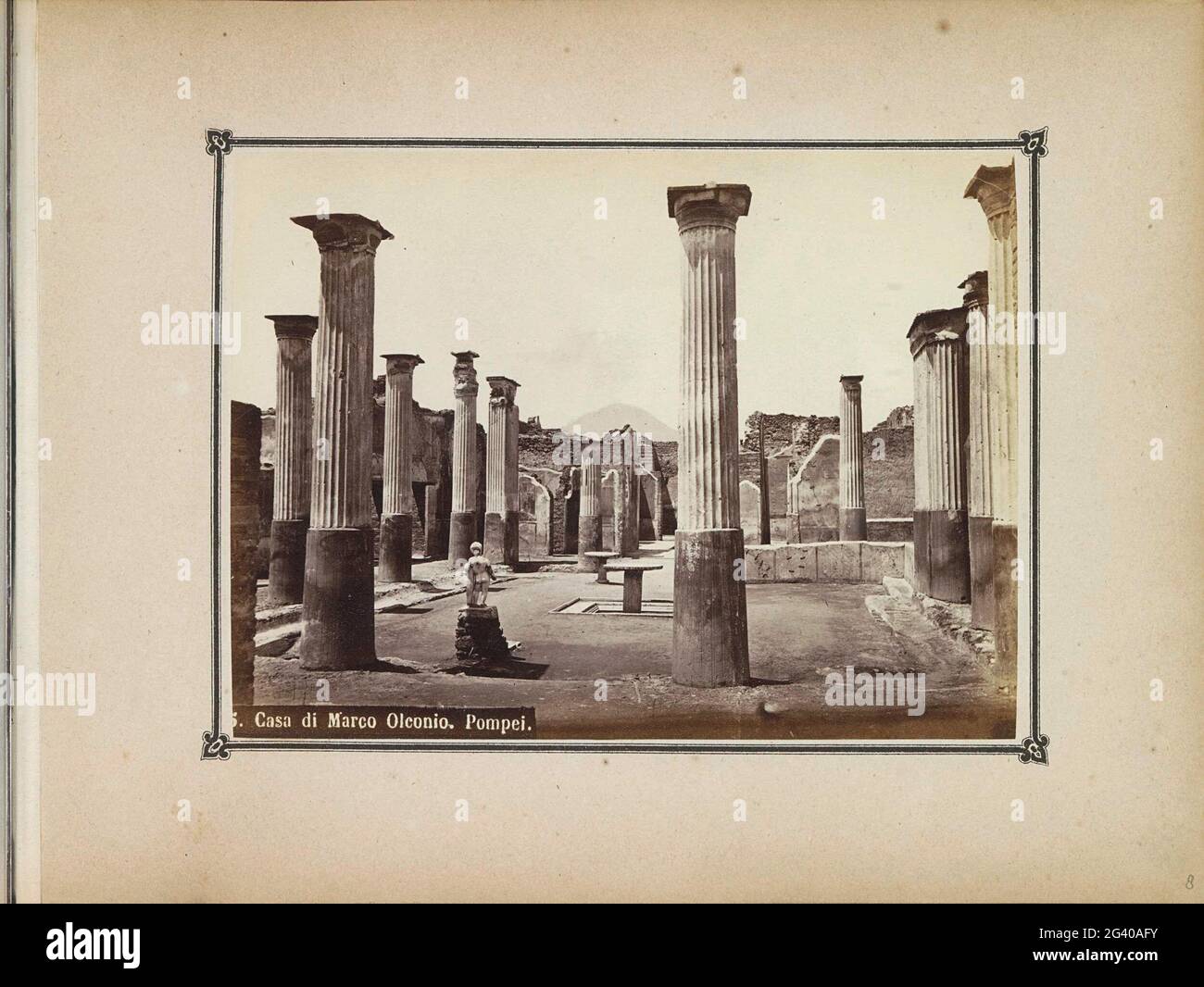 Restos de la Casa di Marco Olconio en Pompeya; Pompeya. Tempio di Mercurio .. Parte del álbum de fotos con grabaciones de excavaciones en Pompei de Roberto Rive. Foto de stock
